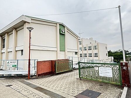 名古屋市桃山小学校創立:昭和54年4月3日校訓:すすんで学び行う子 仲良く明るい子 強くたくましい子教育目標:心身ともに健康で自ら学び実行する子の育成に努める。 680m