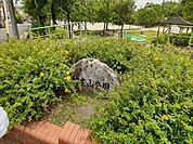坊主山公園【広めのグラウンドと遊具のあるエリアに分かれており、遊具エリアの富士山滑り台が魅力です。滑り台やブランコといった定番の遊具もあります。】 650m
