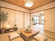リビングとつながる畳敷きのお部屋は、お客さまが遊びに来た時にも使えますし、ちょっと疲れた時にお昼寝できるのもうれしいですね。