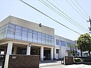 滝ノ水中学校【学校教育目標　挑戦し学び続ける滝中生　1.たくましく、心豊かな人　2.きまりを守り、自他ともに尊重する人　3.伸び伸びと自分らしく学ぶ人　4.自ら考えて行動し、社会を築く人】 1050m