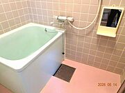 清潔感のあるバスルーム。シンプルで使いやすい空間です。