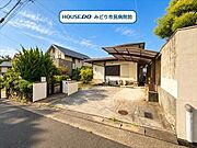 東向きのお土地です。間口が広いので駐車がしやすいです。