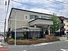 周辺：こととも保育園しかやま保育理念：児童福祉施設として子どもの最善の利益を優先し、その福祉を増進する。保育方針：安全で安心できる環境の中で、安定した生活と豊かな経験を通じて、一人ひとりの生きる力を 70m