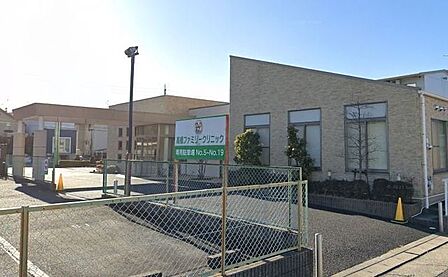 高橋ファミリークリニック【診療科目/内科、消化器科、消化内科、小児科 診療時間/9:00〜12:00、16:00〜19:00※休診日/木曜日、土曜午後、日曜日、祝日】 300m