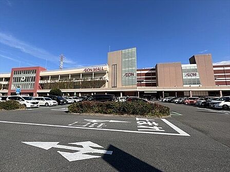 イオンモール大高「南大高駅」直結のショッピングモール。イオンシネマ有【店舗場内駐車場】3200台【西立体駐車場】土日祝限定800台【第3駐車場】日曜限定200台。最初の3時間無料。 330m