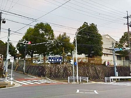 鳴海小学校ゆるやかな協調性の中で自律して学び続ける子ども目指す子どもの姿:心も体も元気な子に 自ら進んで学び続ける子に 自分もみんなも大切にできる子に 200m
