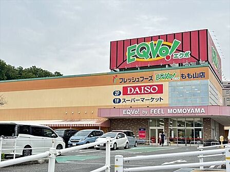 エクボ　もも山店営業時間：9:30～20:30　平成18年11月にオープン。 ほら貝東交差点に位置します。エクボは エキサイトのE、クオリティのQ、ボリュームのVoの頭文字から名付けました。 760m