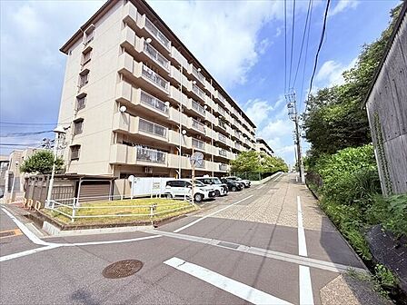近隣の雰囲気は実際に見て、感じていただくのが一番です!ぜひ現地を見に来てください♪お問い合わせお待ちしております。