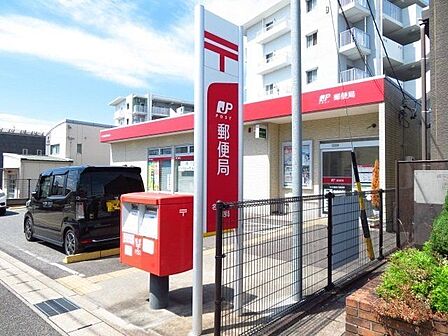 名古屋鳴子郵便局駐車場5台あり。【郵便窓口】9:00~17:00 【貯金窓口】9:00~16:00 【ATM】9:00~19:00(土日17:00まで) 【保険窓口】9:00~16:00 710m