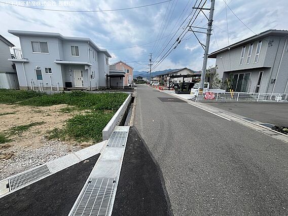 前面道路西側