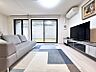 リビング/ダイニング：南西向きの大きな窓から、たっぷりの陽光が差し込む明るい住まい