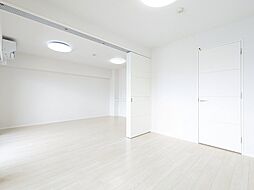 LDKに隣接した洋室。ウォークインクローゼット付きでお部屋を広く使えます