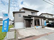【リフォーム済】駐車は車庫に1台、車庫前と横づけで計3台可能です。
