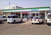 ファミリーマート泉北田園大橋店 700m
