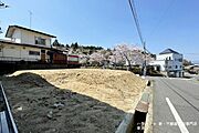 ■建築条件なし！■広々80坪の開放感ある角地■スーパーなど買いもの施設が充実の住環境