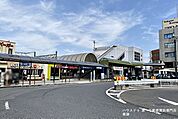 【JR瀬田駅】周辺にはコンビニや銀行、お買い物に便利な商業施設が揃う生活至便な環境です。近江一の宮といわれる建部大社まで車で7分、観光スポットへのアクセスも良好です。 2200m