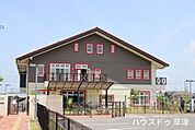【くるみこども園】県道143号線沿いにある保育園です。閑静な住宅街の中にあり、静かな環境です。駐車場を有しているので車でのお迎えにも便利です。季節の行事や遠足などの園外活動も取り入れられています…