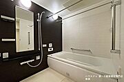 ゆとりの1620サイズで1日の疲れを解き放つ、広々バスルーム。清潔感あふれる空間でリラックスタイムを。