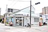 周辺：【草津矢倉郵便局】国道1号線の角地、草津矢倉小学校が近くにありあります。郵便窓口、貯金窓口、ATM、保険窓口のサービスがご利用いただけます。 1060m