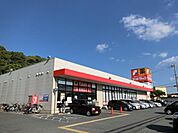 サンドラッグ半田店 735m