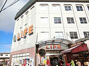 ライフ初芝店 1048m