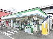 ファミリーマート堺出島海岸通店 138m