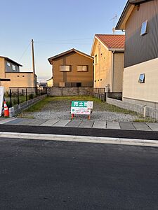 外観:2台並列駐車もスムーズにできる、ゆとりの間口 外観:2台並列駐車もスムーズにできる、ゆとりの間口