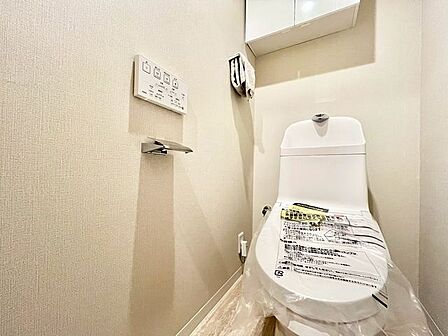 【トイレ】清潔感のある快適なトイレです。毎日気持ちよく使えます。