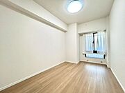 【洋室】全居室に収納を完備しておりますので、自分好みのお部屋にカスタマイズ可能です！