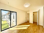 【洋室】全居室に収納を完備しておりますので、自分好みのお部屋にカスタマイズ可能です！