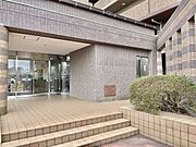 【エントランス】洗練されたエントランスが、毎日の暮らしを心地よく迎えます。