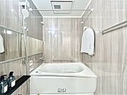 【バス】一日の疲れを癒す、家族みんなのリラックス空間。心も体もほっとするバスタイムを過ごせます。