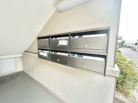 【ポスト】 居住者ごとに分かれた専用ポストで、プライバシーにも配慮されています。