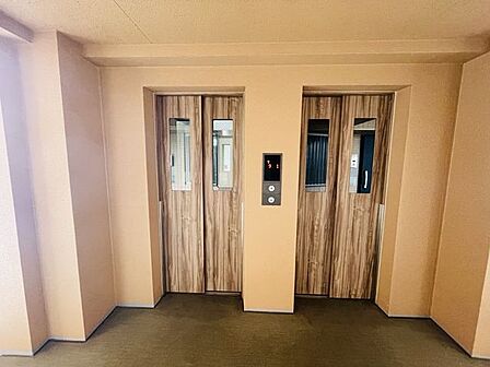 【エレベーター】エレベーターが2基あるので、朝の混み合う時間も快適に外出できます。