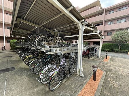 【駐輪場】雨の日も嬉しい屋根付