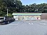周辺：「ファミリーマート千葉登戸四丁目店」まで320m (徒歩4分)急な買い物はもちろん、ATM利用や公共料金の支払いなどにご利用いただけます。
