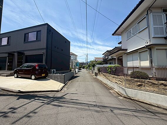 前面道路は閑静...