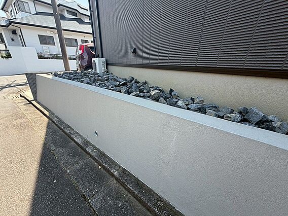住まいの外観を...
