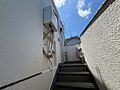 建物の外観はシ...