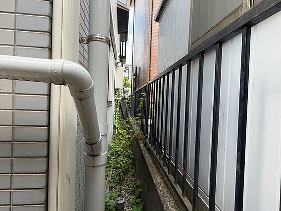 建物間のスペー...