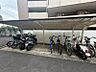 設備：屋根付きの駐輪場・バイク置き場を完備。雨の日も大切な自転車やバイクを雨ざらしにすることなく安心です。通勤や休日のお出かけにも活用できます。