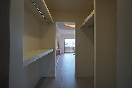 LDK⇔洋室の動線の良いウォークスルークローゼット☆