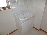 お洒落な洗面台を完備しています