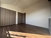 ご案内は平日・休日ともに可能です。お仕事帰りやお買い物のついでなど、短時間のご見学にも柔軟に対応いたします。まずは30分ほどサクッとご覧いただくだけでも大歓迎です。お気軽にご相談くださいませ。