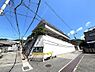 外観：【現地外観写真】地上3階地下1階建ての2階部分。