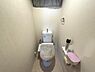トイレ：【トイレ】一年を通じて快適にお使いいただける温水洗浄便座付きのトイレです。