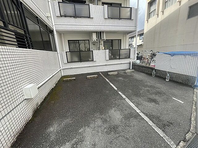24 / 27