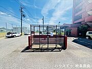 【ゴミ置き場】しっかりした囲いの中に置いておけるので、カラスにごみを荒らされる心配もなさそうです。