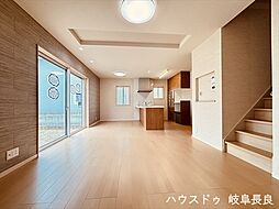 岐阜市大字鏡島：リビング