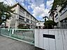 周辺：鏡島小学校【鏡島小学校】 1070m